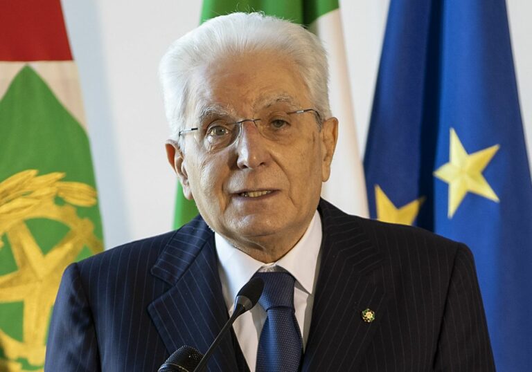 Sergio Mattarella rieletto presidente della Repubblica con 759 voti. Il più votato dopo Pertini