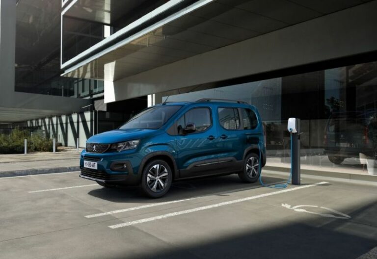 Peugeot concentra offerta su motorizzazioni 100% elettriche