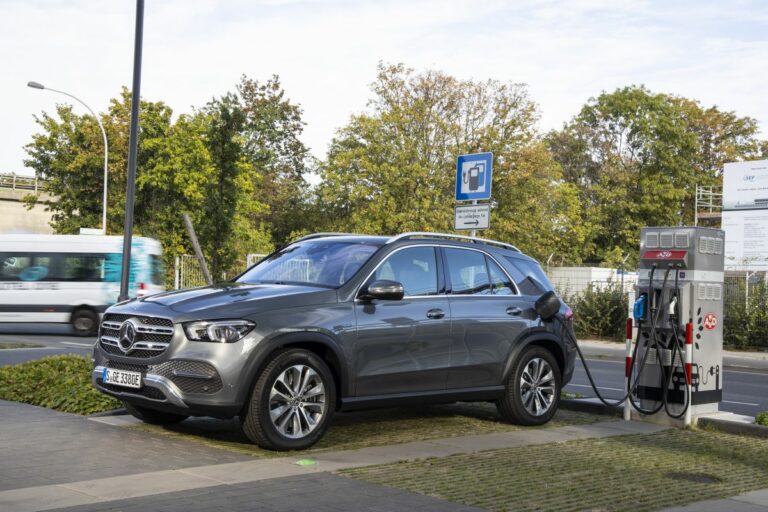Mercedes-Benz Italia, con la spina il 30% delle auto vendute nel 2021 Mercedes-Benz Italia, con la spina il 30% delle auto vendute nel 2021
