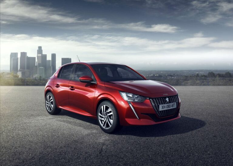 Peugeot 208 rinnova un importante elemento del posto guida
