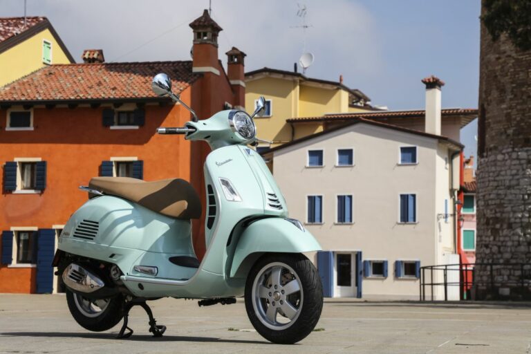Vespa corre verso il futuro con un valore del brand di oltre 900 milioni