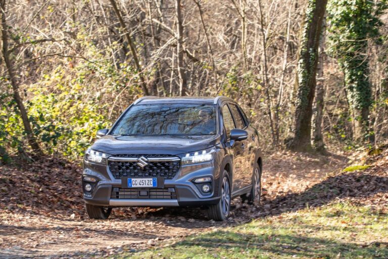 Nuova Suzuki S-Cross Hybrid arriva nelle concessionarie