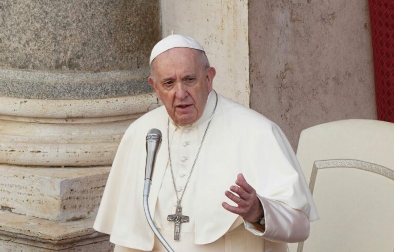 Covid, Papa: “Spero che presto riusciremo a superare la prova”