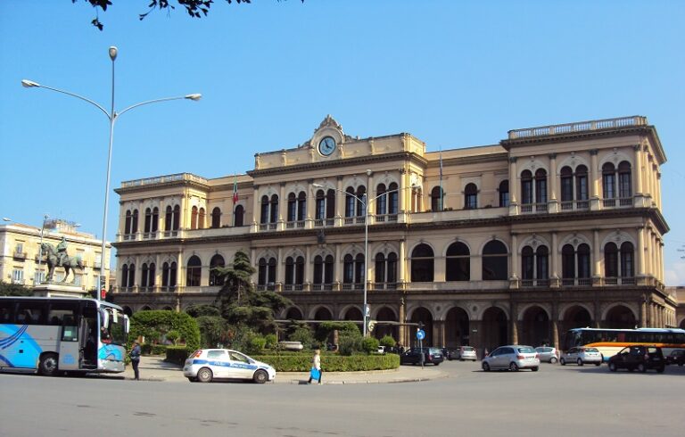 Palermo, parcheggio comunale alla Stazione: chiuso lato piazza Giulio Cesare