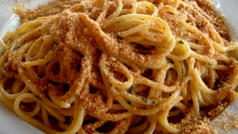 Pasta “ca’ muddica”, piatto povero ma ricco di gusto