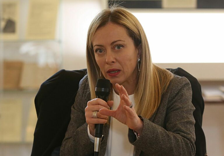 Meloni: “Il centrodestra va rifondato da capo, lavoro a questo”