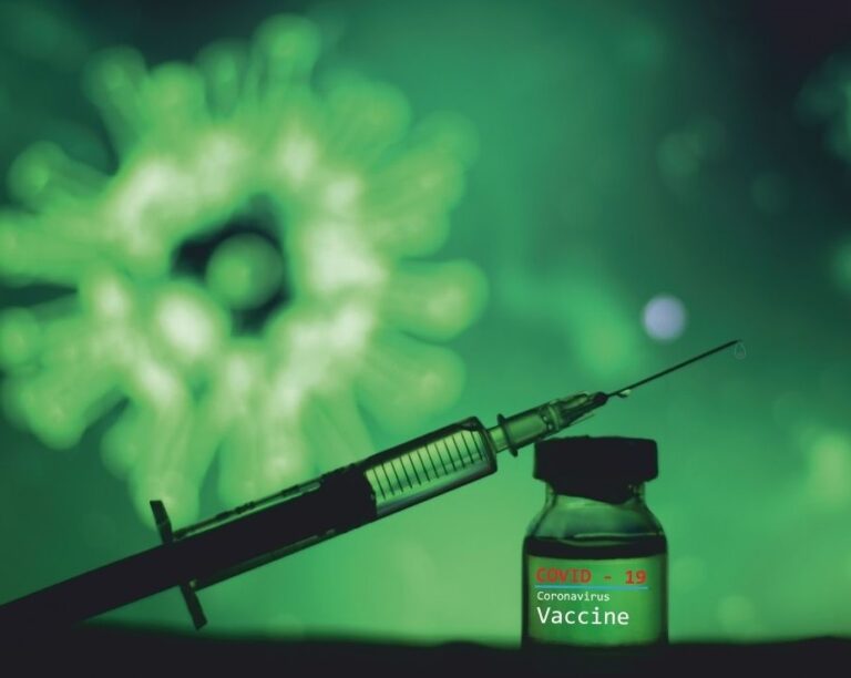 Covid, in arrivo il vaccino che blocca le varianti
