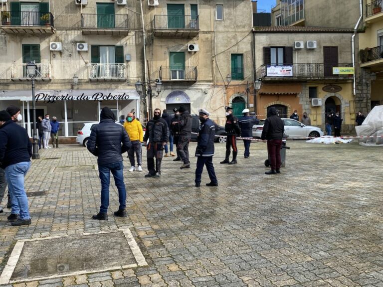 Raffadali, 24enne ucciso dal padre: esplosi 15 colpi, in corso l’interrogatorio
