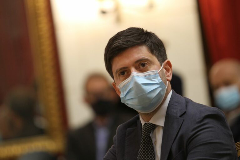 Speranza: “Possiamo progettare una fase nuova nella lotta al Covid”