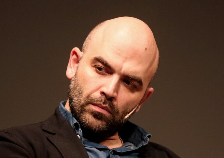 Sanremo, Saviano giovedì all’Ariston per ricordare la strage di Capaci Sanremo, Saviano giovedì all’Ariston per ricordare la strage di Capaci