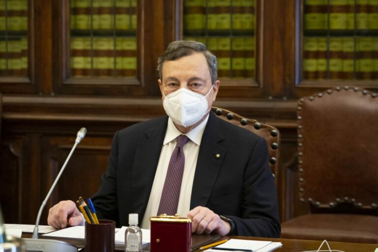 Ucraina, telefonata Draghi-Putin: “Adoperarsi per una de-escalation”