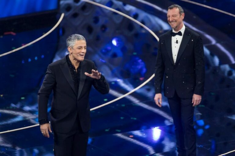 Fiorello: “Sono la vostra terza dose”, i Maneskin superstar a Sanremo Fiorello: “Sono la vostra terza dose”, i Maneskin superstar a Sanremo