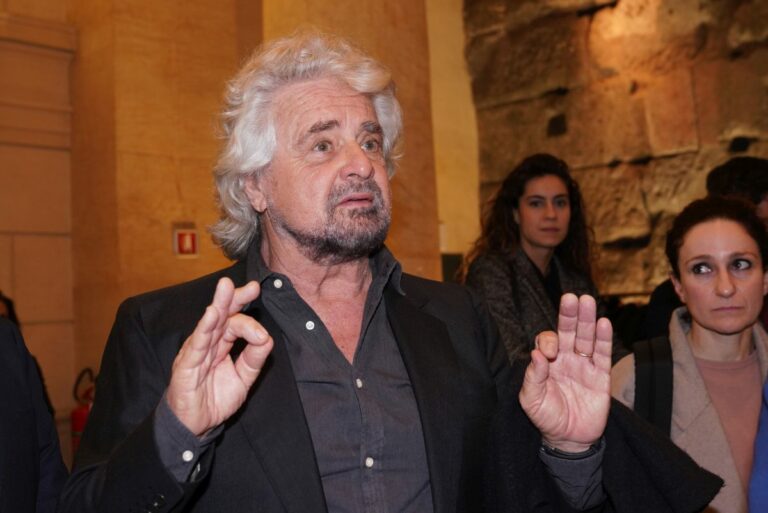 M5S, Grillo: “Parlare con la forza di una sola voce e accettare i ruoli”