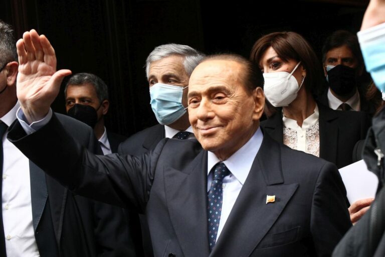 Berlusconi: “Forza Italia continuerà a essere il perno del centrodestra”