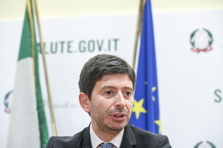 Green pass, Speranza: “No limiti vigenza dopo la dose booster”