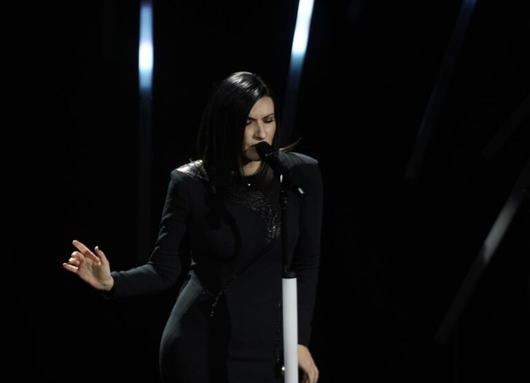A Sanremo l’omaggio a Monica Vitti, Zalone e Pausini superstar A Sanremo l’omaggio a Monica Vitti, Zalone e Pausini superstar