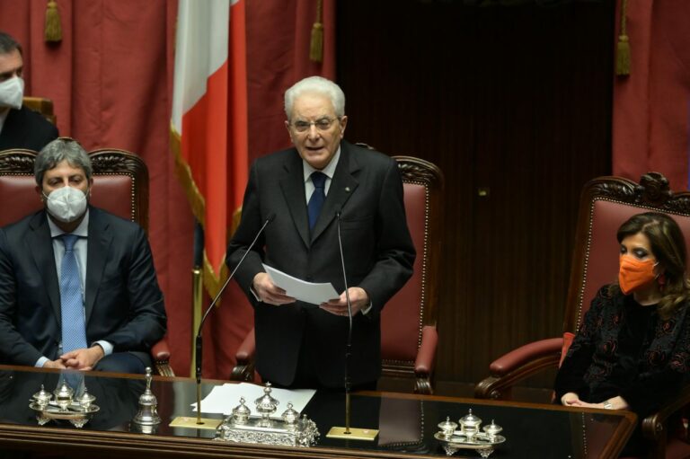 Mattarella: “Emergenza ancora in corso, non possiamo permetterci ritardi”
