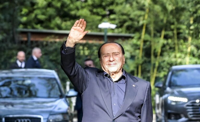 Berlusconi: “Draghi abbia tutto il tempo, serve stabilità”