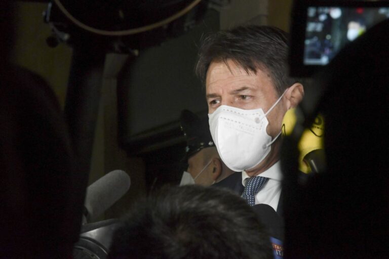 Conte a Draghi: “Patto con i cittadini per rilanciare il Governo”