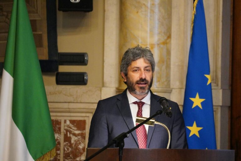 Scuola, Fico: “La politica e le istituzioni ascoltino i giovani” Scuola, Fico: “La politica e le istituzioni ascoltino i giovani”