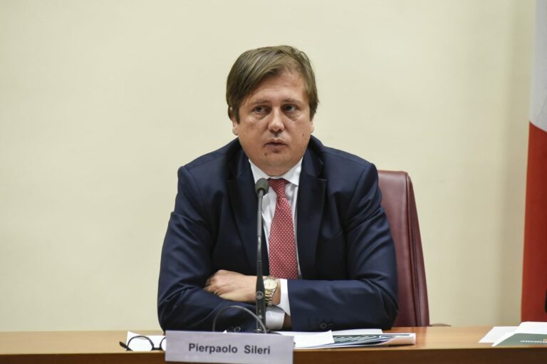 Sileri: “Green pass non eterno, ma prematuro parlare di abolirlo”