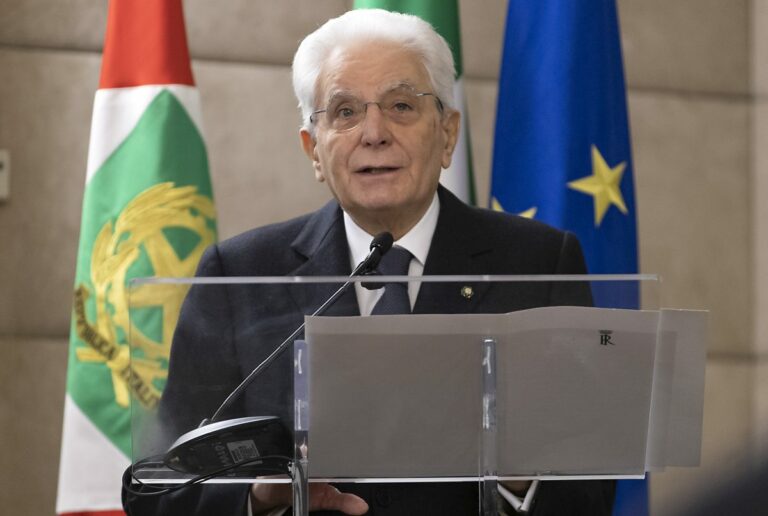 Mattarella: “Proseguire cammino della Costituzione un impegno di tutti”