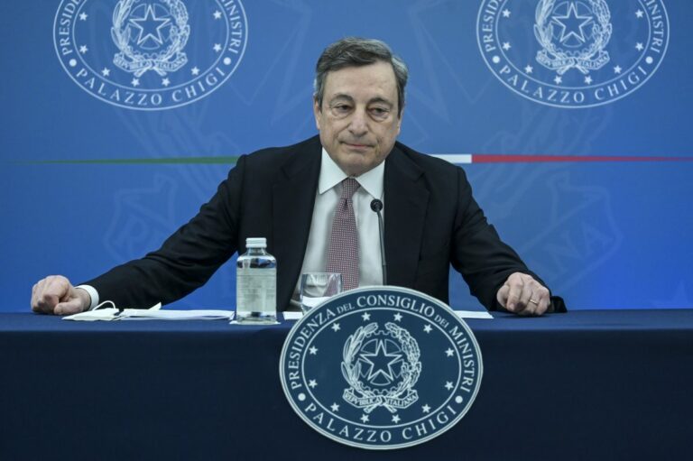 Draghi: “Presto roadmap per uscire da restrizioni”