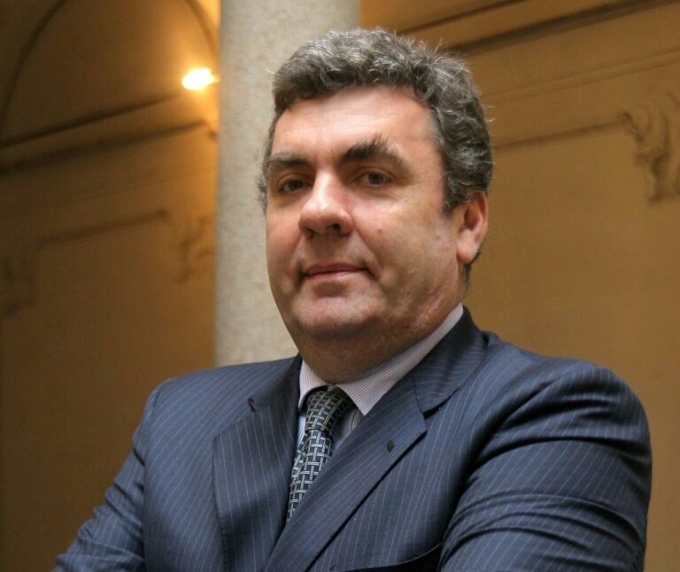 Covid, Abrignani: “Riaprire con cautela. Presto per abolire green pass”