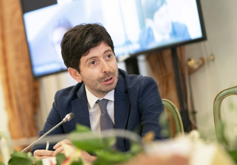 Covid, Speranza: “Ottimismo e intelligente gradualità”