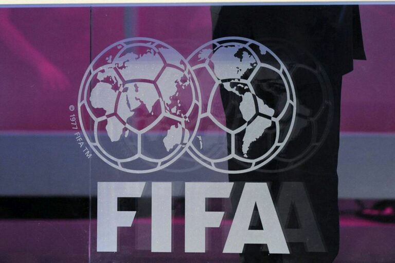 Fifa: “La Russia giocherà in campo neutro, niente inno e bandiera”