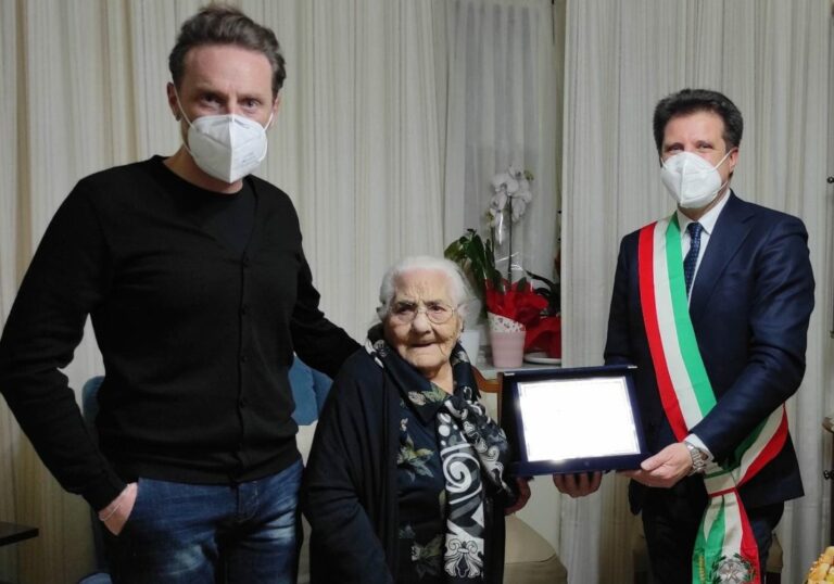 Piana degli Albanesi festeggia un’ultracentenaria: nonna Giuseppa compie 101 anni