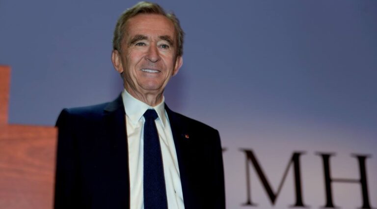 Arnault compra a Taormina e boccia lo shopping virtuale