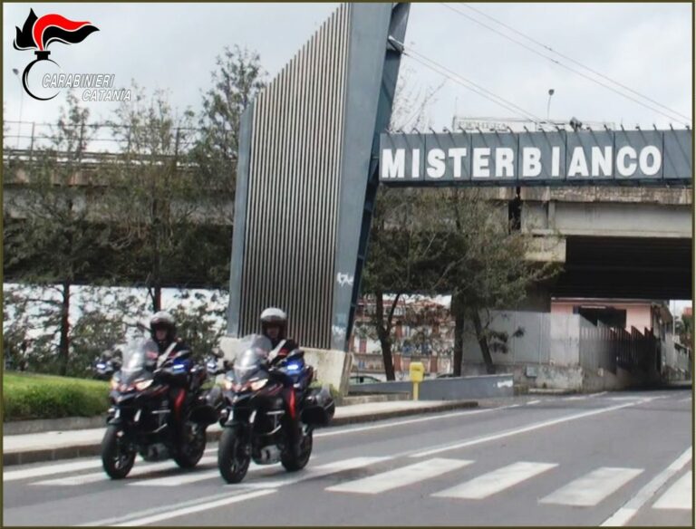 Misterbianco, minaccia di dare fuoco al palazzo della ex: arrestato