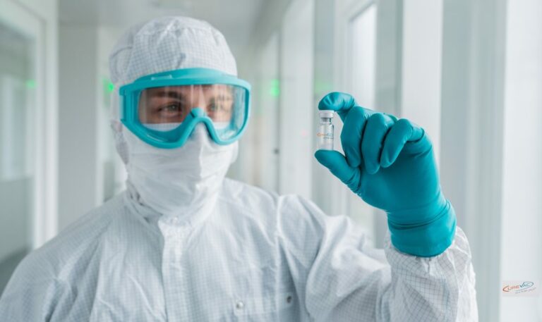 Covid, il bollettino settimanale: positivi in calo ma alto il numero delle vittime