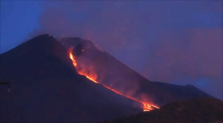 Etna, debole attività stromboliana al Cratere Sud Est