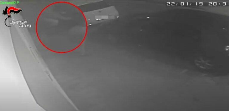 Tagliano le gomme a sei auto, denunciati tre minorenni a San Michele di Ganzaria CLICCA PER IL VIDEO