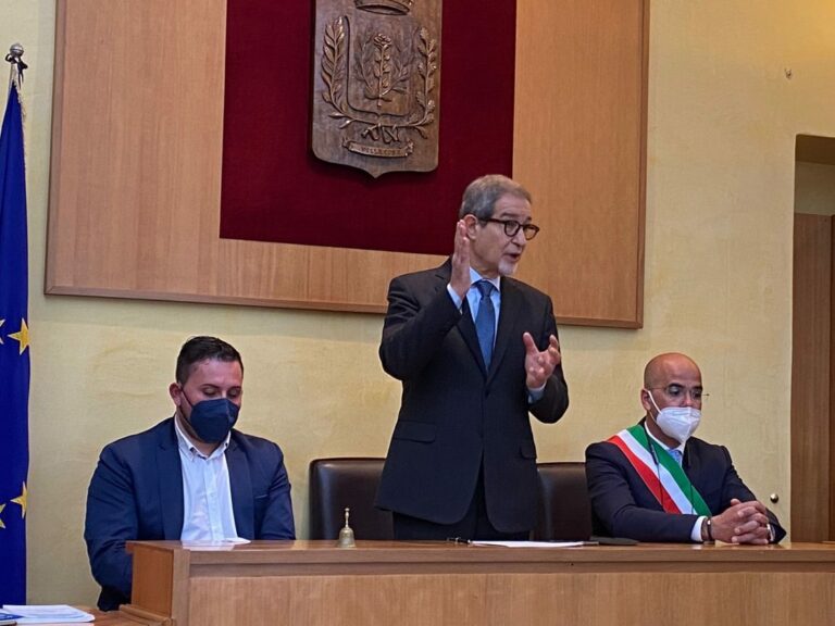 Villarosa, Musumeci in visita ufficiale: “Coltivare nei giovani la fiducia nel futuro”