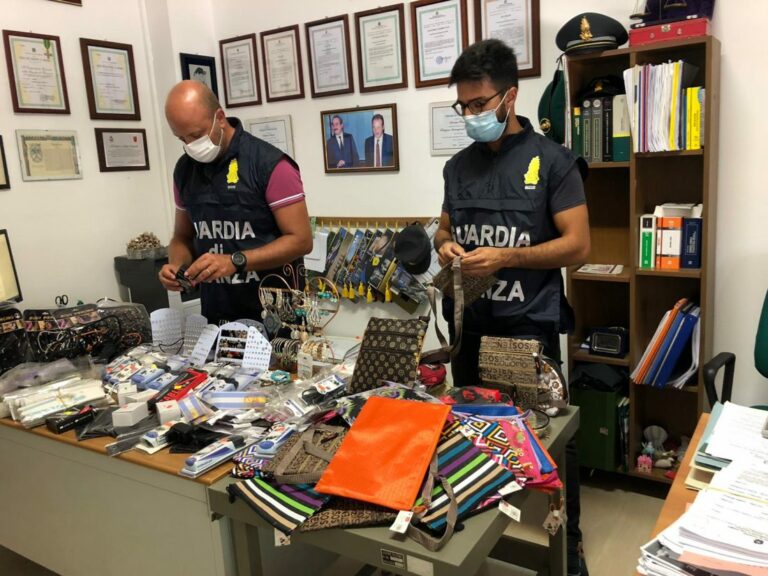 Carini, sequestrati oltre 154 mila articoli sprovvisti di marchio CE in un emporio