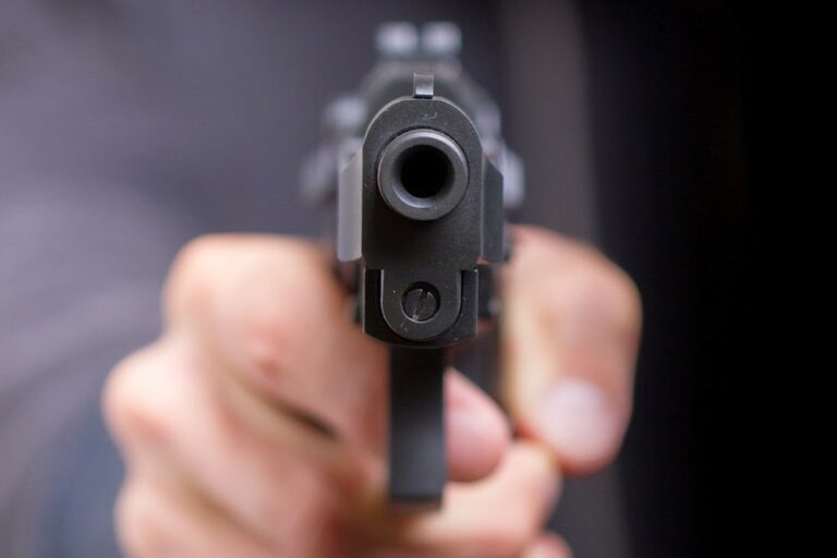 Agguato in piazza a Palma di Montechiaro, ucciso un uomo a colpi di pistola