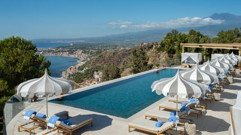 Four Seasons fa sul serio: l’inverno a Taormina non è tabù