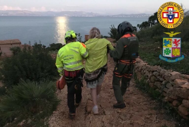 Soccorso sull’Etna: gruppo di escursionisti persi sul sentiero della Grotta del Gelo