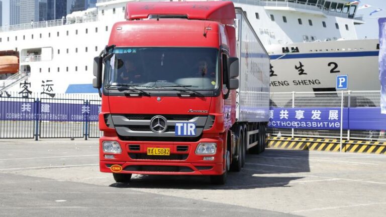 Proteste degli autotrasportatori a Palermo, bloccato il porto