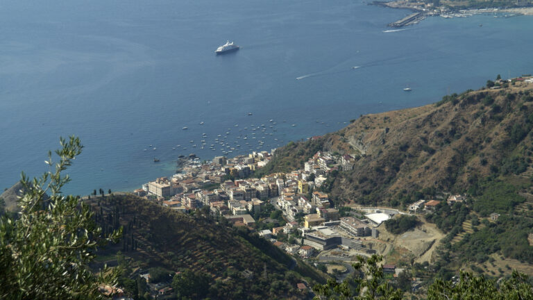 Porto a Taormina: la prova di uno scempio evitato
