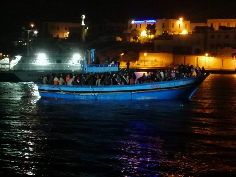 Migranti, due sbarchi nella notte a Lampedusa: 183 le persone arrivate