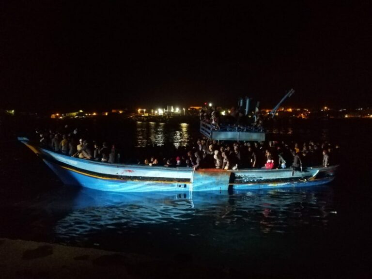 Pozzallo: salvati 94 migranti in difficoltà su veliero