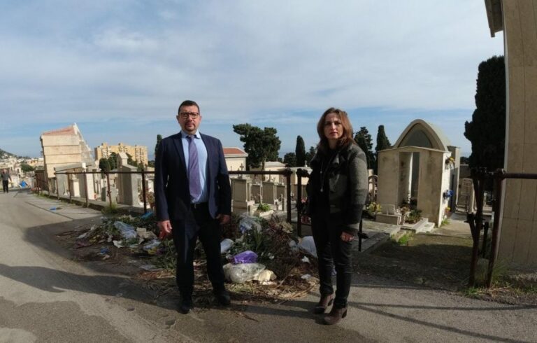 Palermo, Gelarda-Pitarresi: “Ai Rotoli tantissima spazzatura tra le bare, ancora vergogna” CLICCA PER LE FOTO