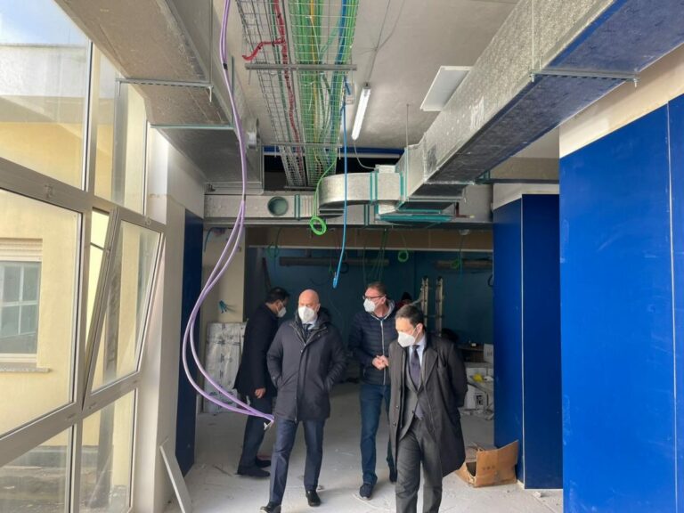 Caltanissetta, sopralluogo di Razza all’Ospedale Sant’Elia: “20 posti letto di terapia intensiva” CLICCA PER LE FOTO