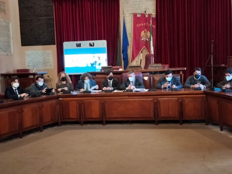 Piano di riequilibrio, solo 180 mln per Palermo e aumenti Irpef: protestano le opposizioni CLICCA PER IL VIDEO