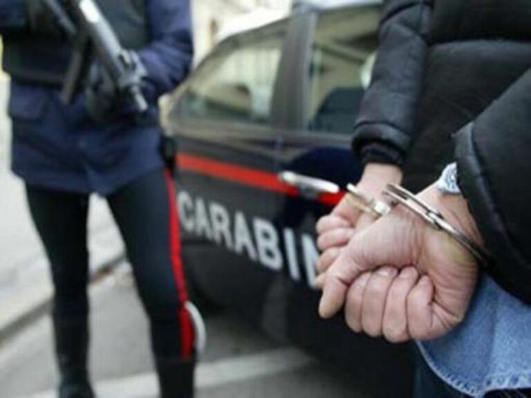 Lentini, coltivava piante di marijuana in casa: arrestato un panettiere