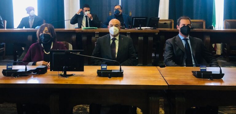 Messina, il Consiglio comunale accoglie il commissario: “Una manna dal cielo”